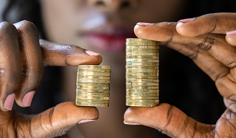 Wages underpayment_woman holding coins